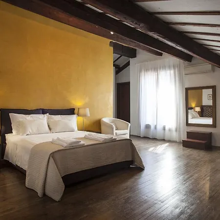 Palazzo Valmarana Braga Apartment